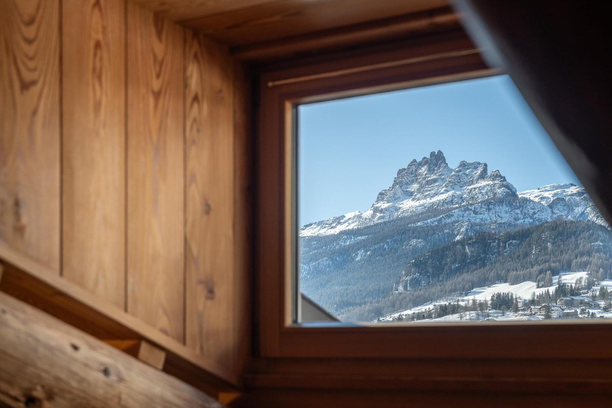Cortina Lodge Cortina dʼAmpezzo Exteriör bild