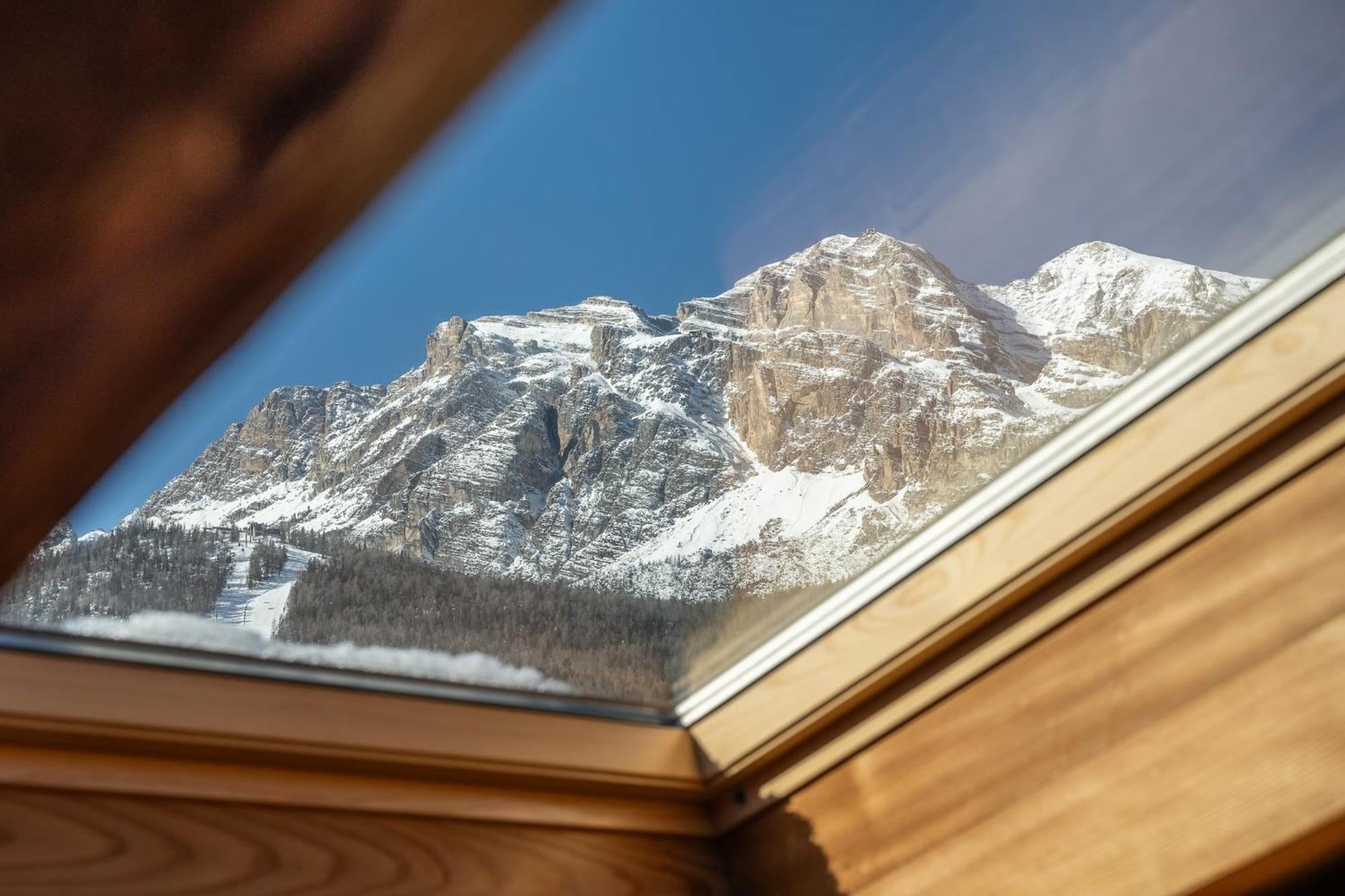 Cortina Lodge Cortina dʼAmpezzo Exteriör bild