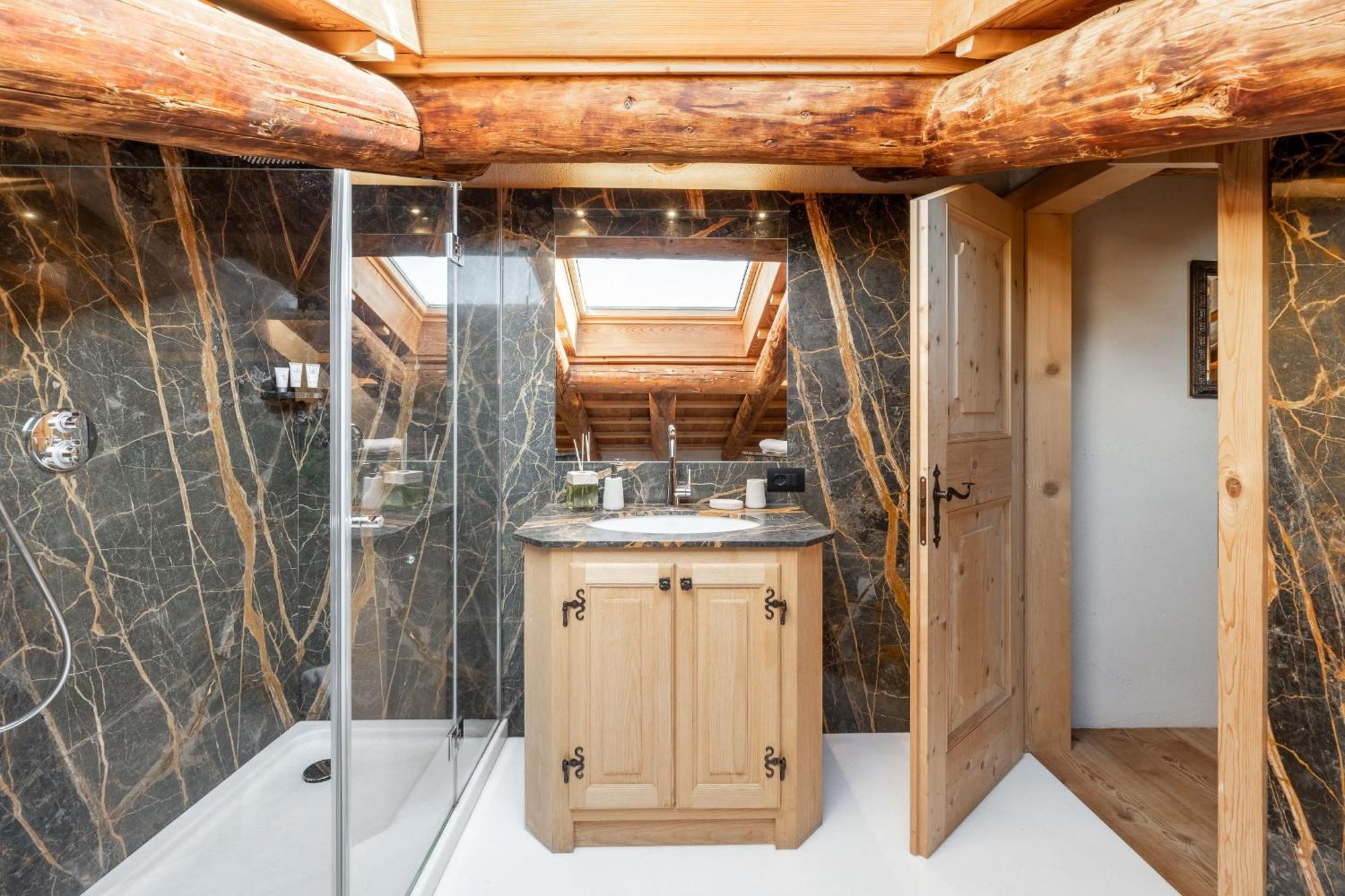 Cortina Lodge Cortina dʼAmpezzo Exteriör bild