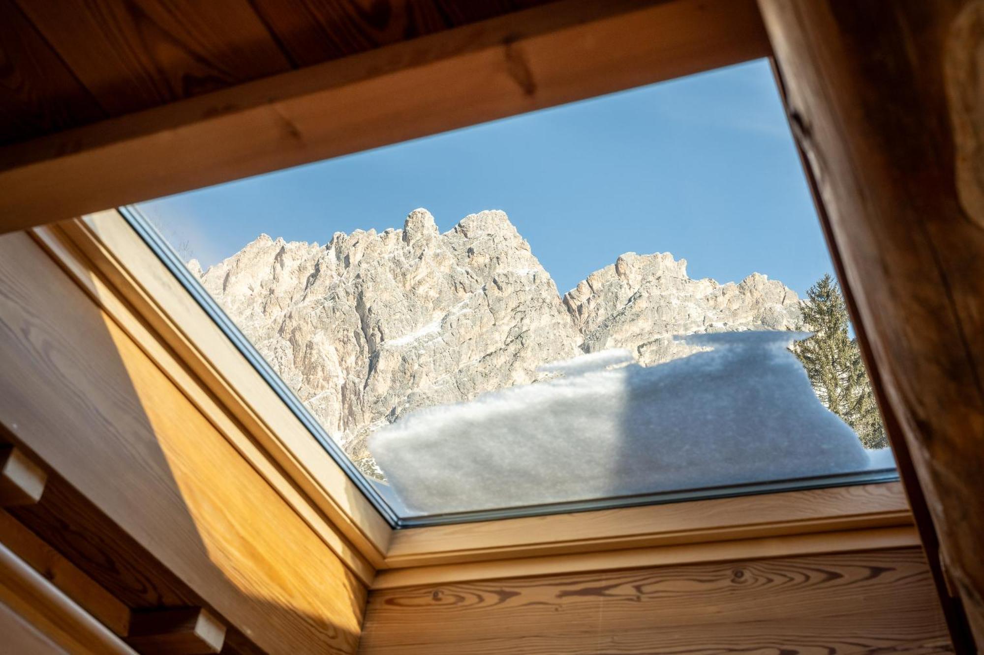 Cortina Lodge Cortina dʼAmpezzo Exteriör bild