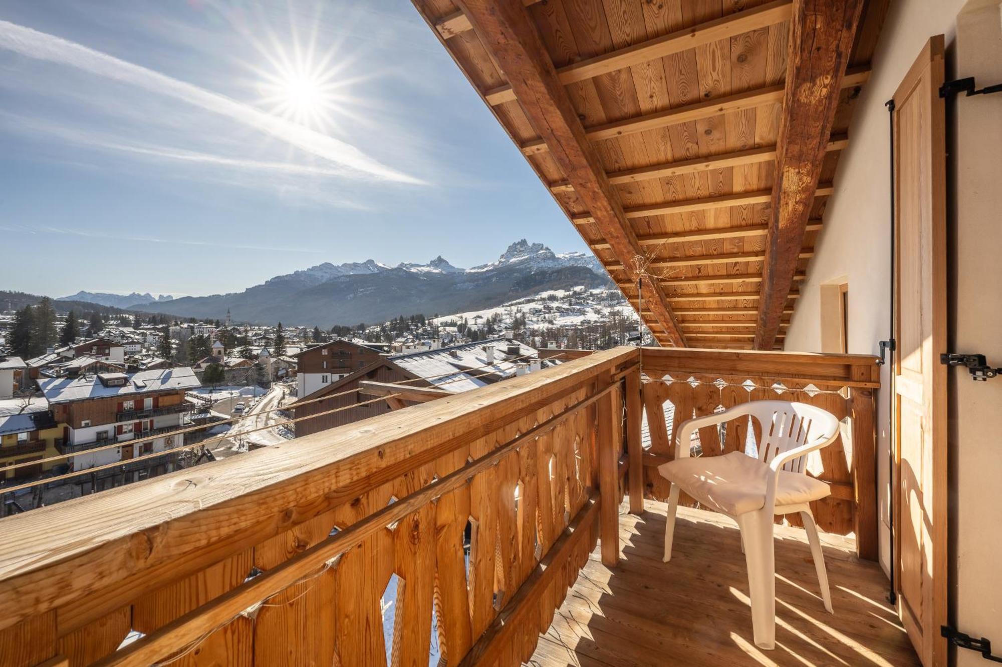 Cortina Lodge Cortina dʼAmpezzo Exteriör bild